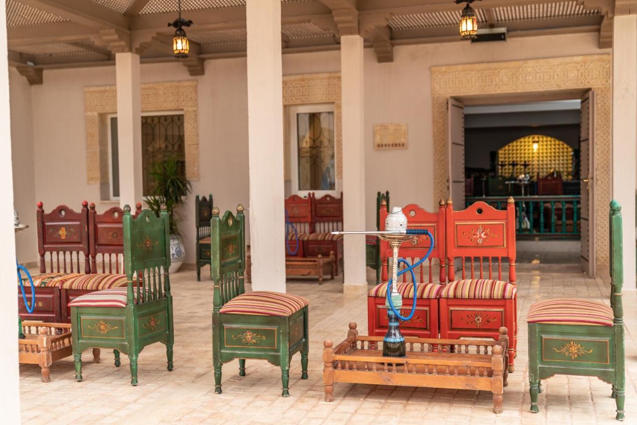 Tui Blue Palm Beach Palace Djerba - Adult Only Midoun Exterior foto A hookah in a Moroccan cafe