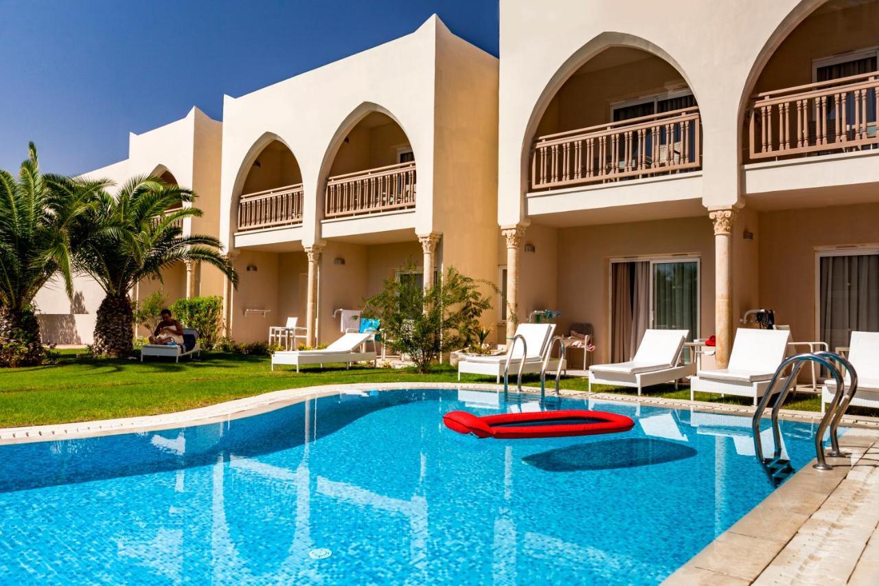 Tui Blue Palm Beach Palace Djerba - Adult Only Midoun Exterior foto A swimming pool at a hotel