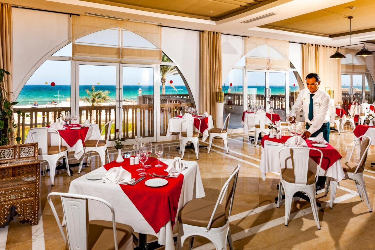 Tui Blue Palm Beach Palace Djerba - Adult Only Midoun Exterior foto A restaurant at a resort